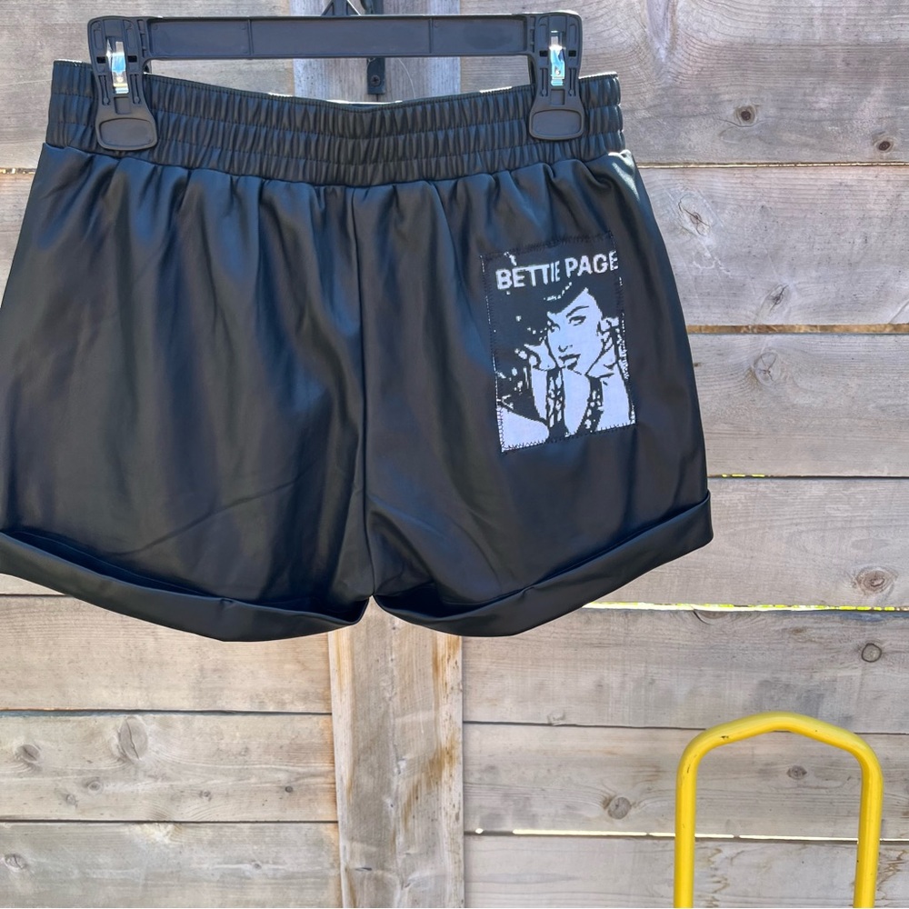 Bettie Page appliqué stitched sexy Black Women's faux leather Shorts grunge (m)